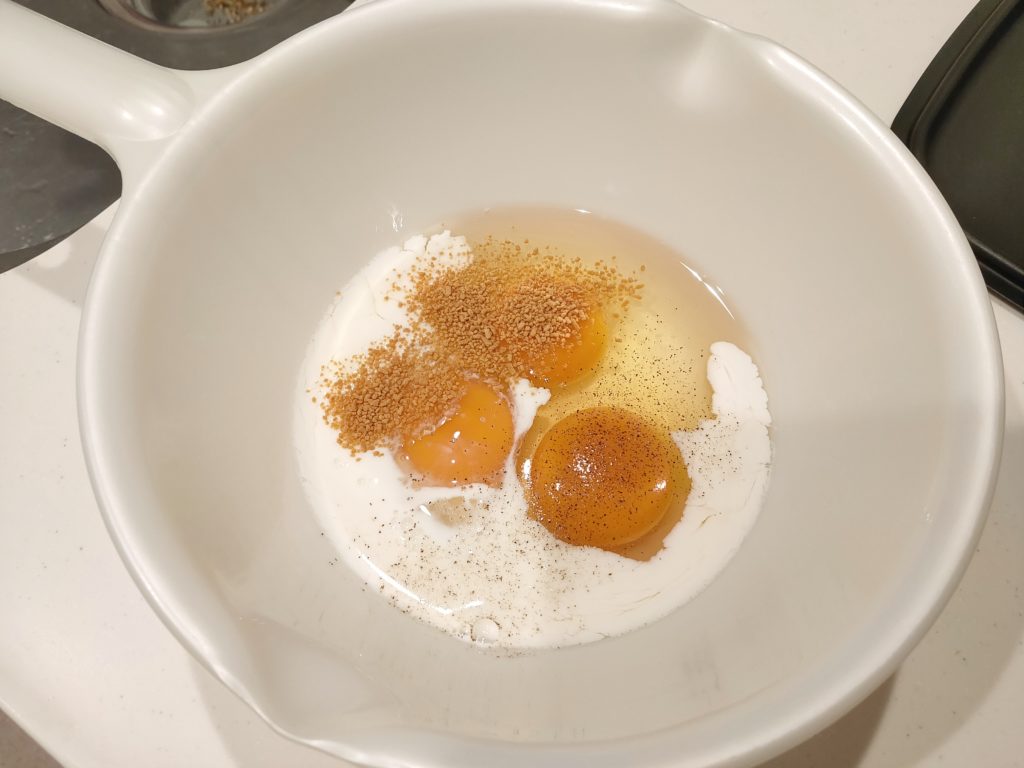 卵と調味料★を入れたボウル