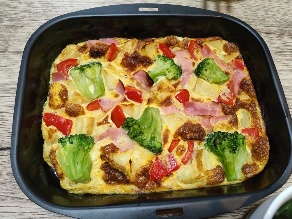 グリルプレートで焼いたスパニッシュオムレツ