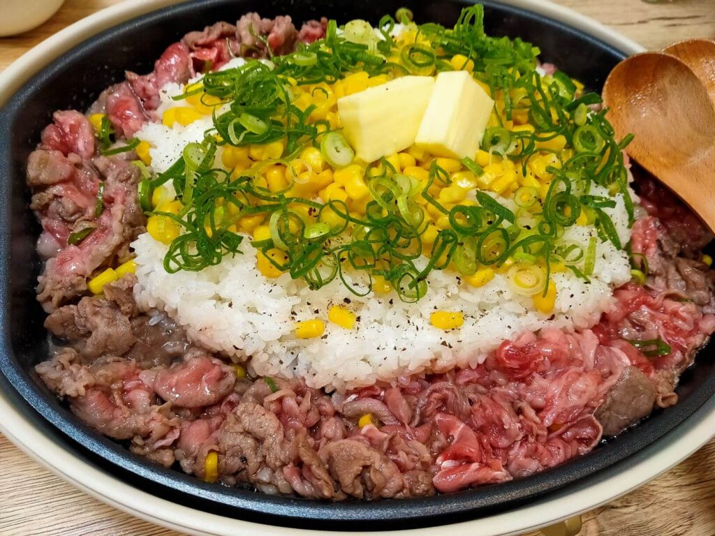 火をつけMDLでお肉を炒めていく