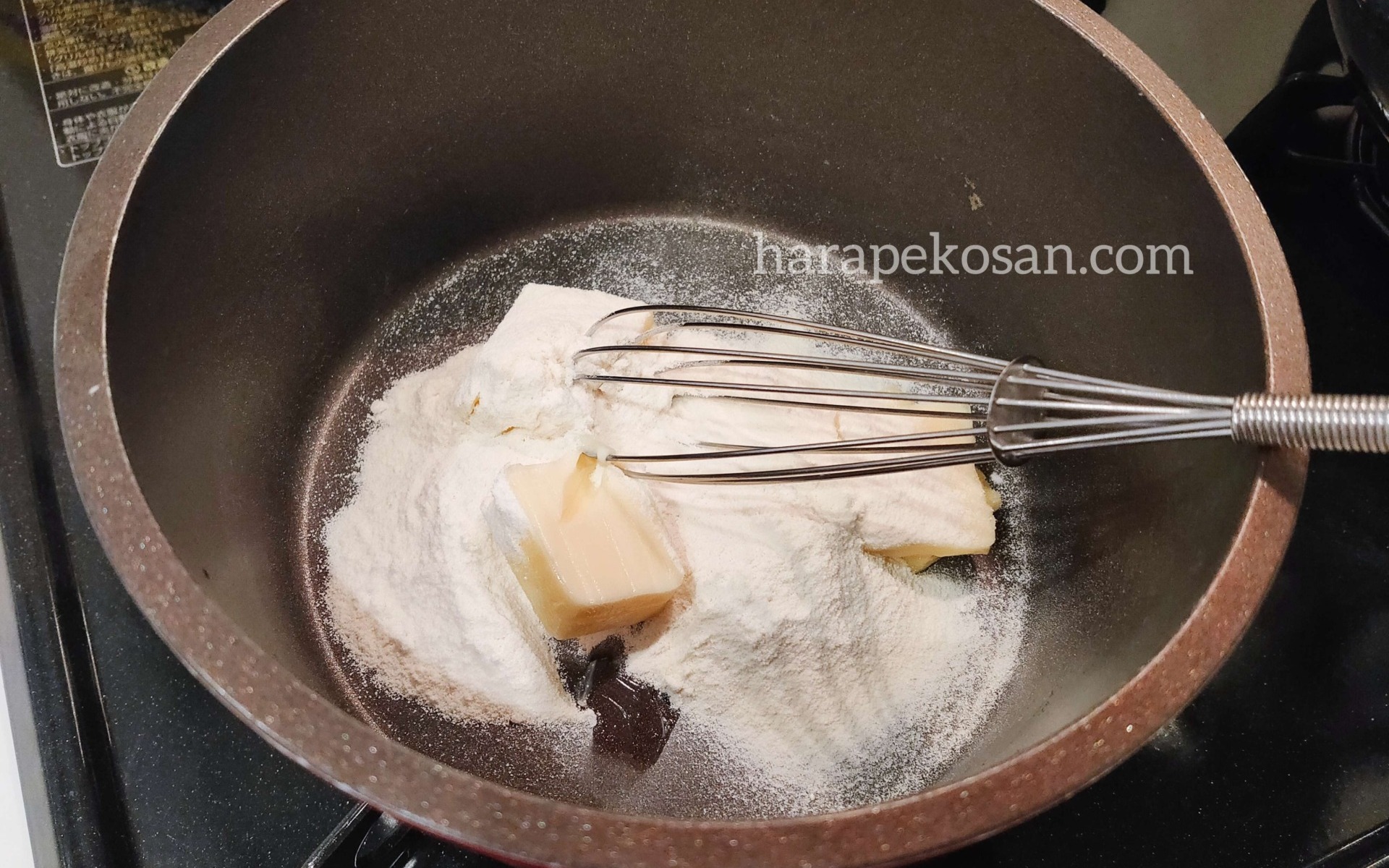 バターと小麦粉の入った鍋