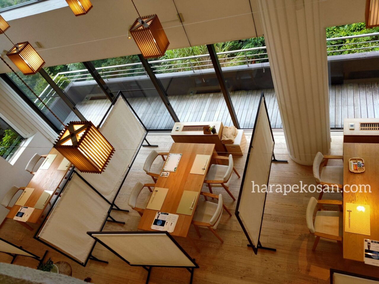 箱根強羅白檀のお食事処を上から撮った画像